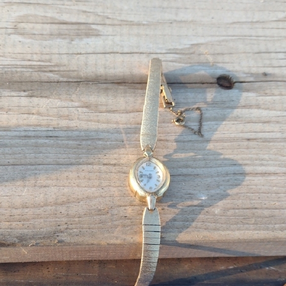 Elegant 10KGold Waltham Women's Watch(Nonworking) - Picture 1 of 3